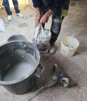 Self-levelling floor smoothing